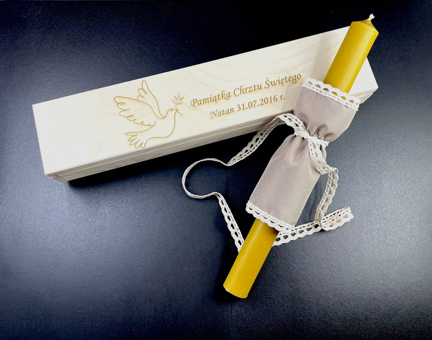 Personalizowane Drewniane Pudełko na Świecę do Chrztu z gromnica