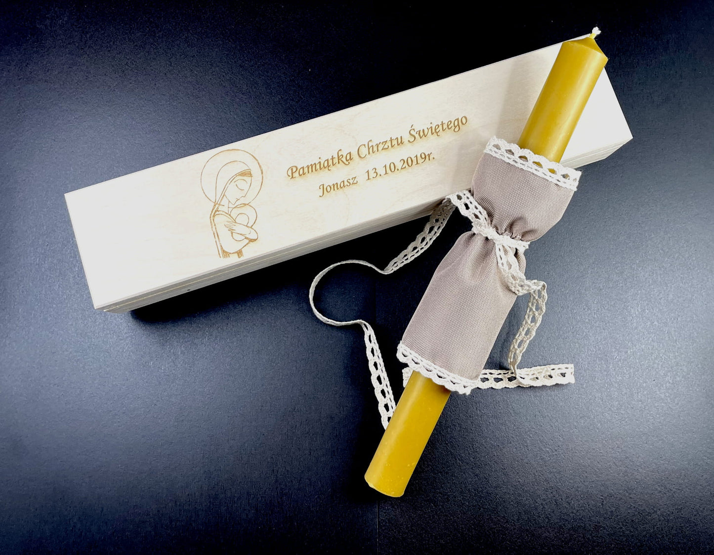 Personalizowane Drewniane Pudełko na Świecę do Chrztu z gromnica